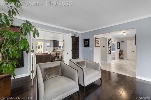 19645 Renfrew Road, Detroit, MI 48221