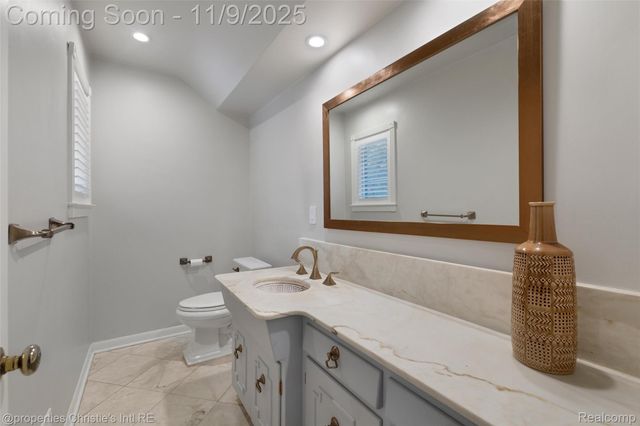 19645 Renfrew Road, Detroit, MI 48221