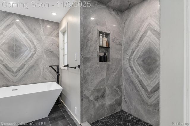 19645 Renfrew Road, Detroit, MI 48221