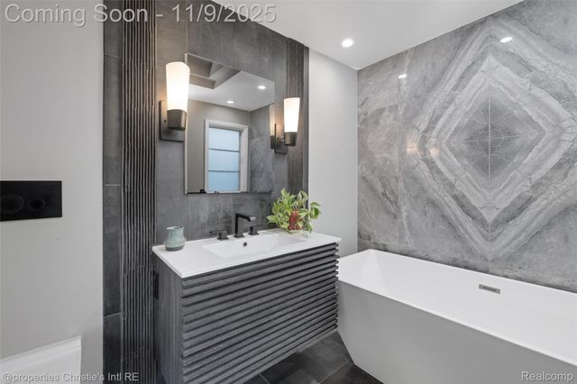 19645 Renfrew Road, Detroit, MI 48221