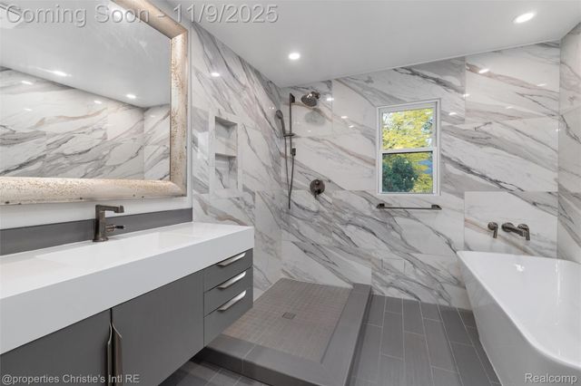 19645 Renfrew Road, Detroit, MI 48221