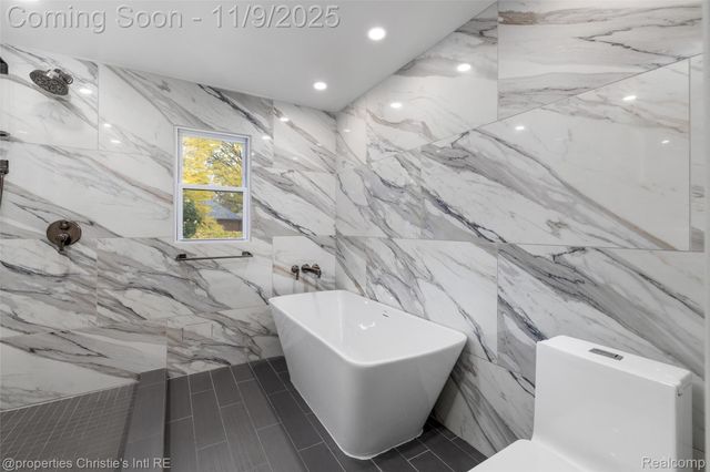 19645 Renfrew Road, Detroit, MI 48221