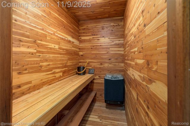 19645 Renfrew Road, Detroit, MI 48221