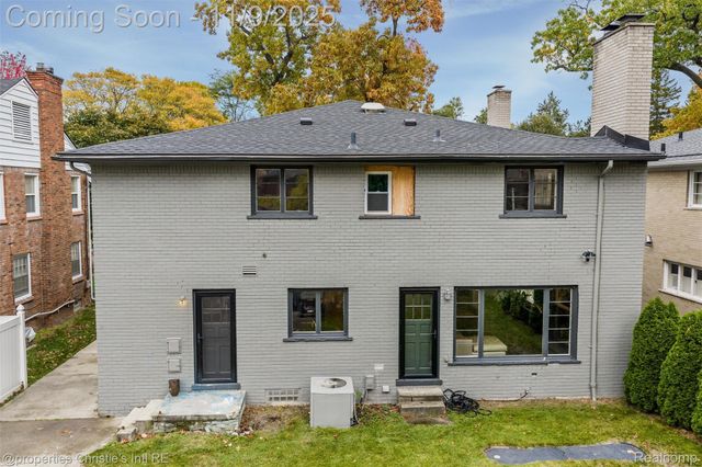 19645 Renfrew Road, Detroit, MI 48221