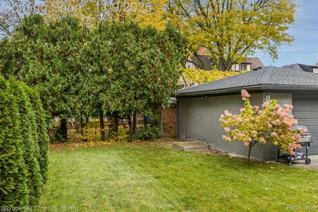 19645 Renfrew Road, Detroit, MI 48221