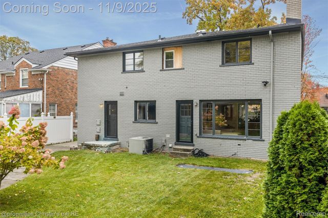 19645 Renfrew Road, Detroit, MI 48221