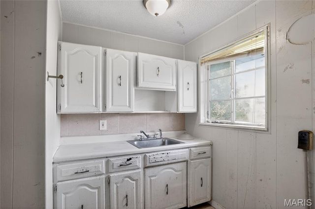7709 Paddington Drive, St Louis, MO 63121
