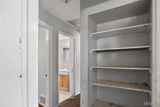 7709 Paddington Drive, St Louis, MO 63121