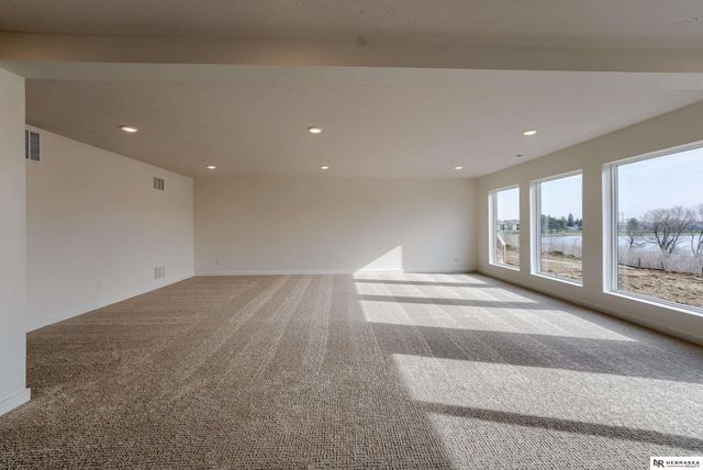 13055 S 44th Avenue, Bellevue, NE 68123