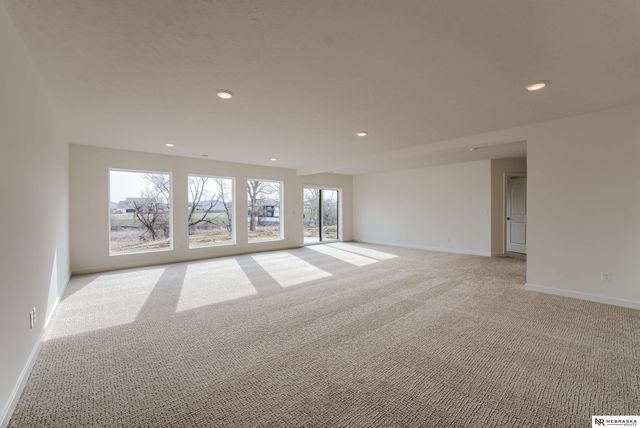 13055 S 44th Avenue, Bellevue, NE 68123