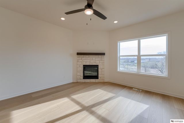 13055 S 44th Avenue, Bellevue, NE 68123