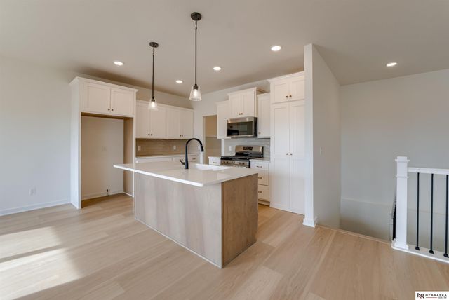 13055 S 44th Avenue, Bellevue, NE 68123