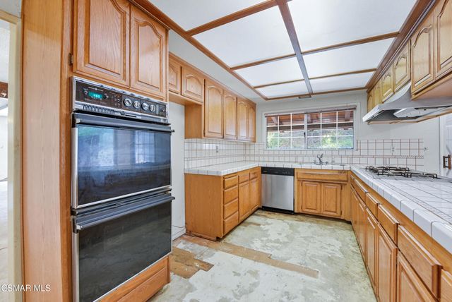 24910 John Fremont Road, Hidden Hills, CA 91302