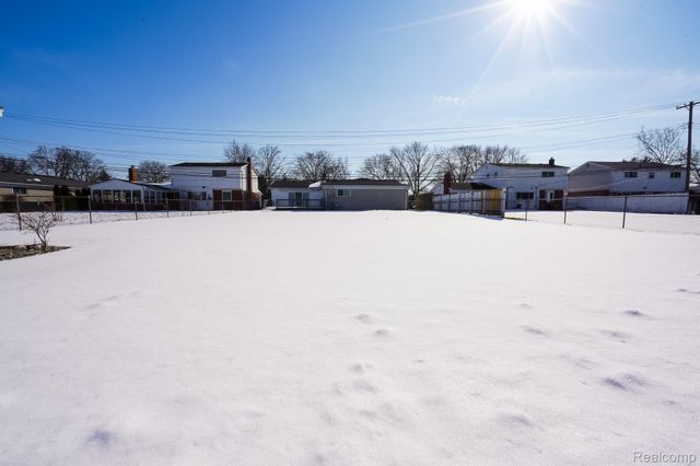 11191 Canterbury Drive, Warren, MI 48093