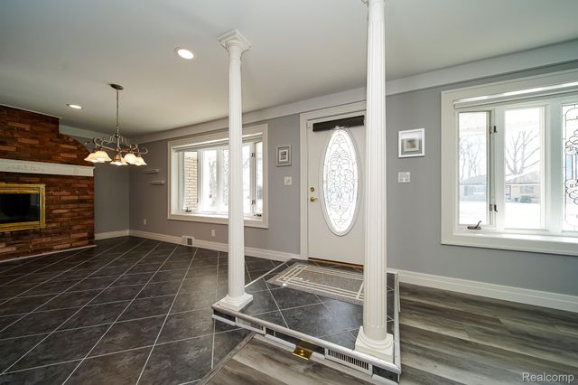 11191 Canterbury Drive, Warren, MI 48093