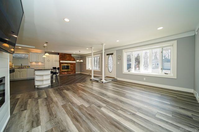 11191 Canterbury Drive, Warren, MI 48093