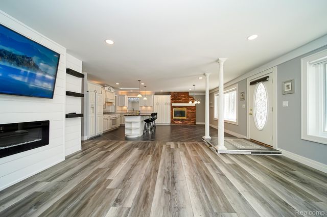 11191 Canterbury Drive, Warren, MI 48093