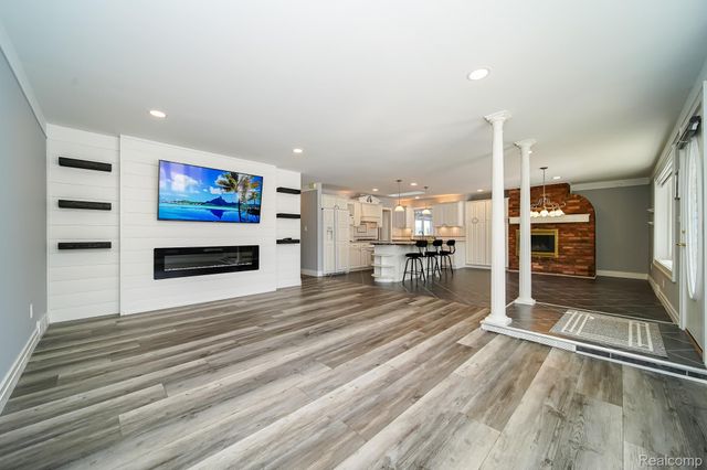 11191 Canterbury Drive, Warren, MI 48093