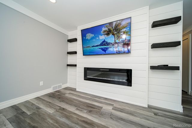 11191 Canterbury Drive, Warren, MI 48093