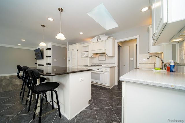 11191 Canterbury Drive, Warren, MI 48093