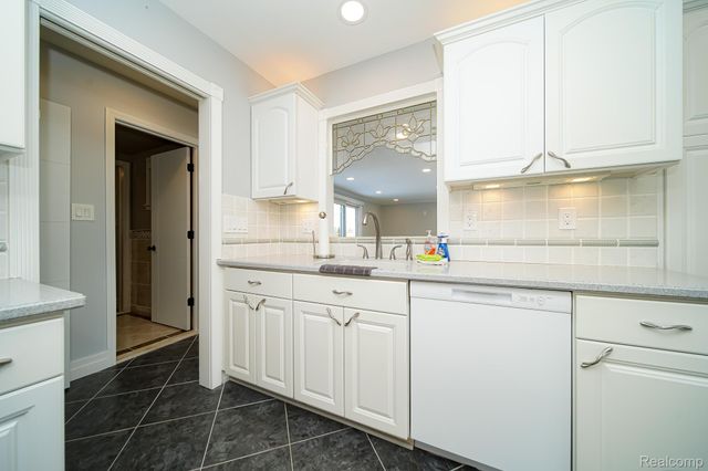 11191 Canterbury Drive, Warren, MI 48093