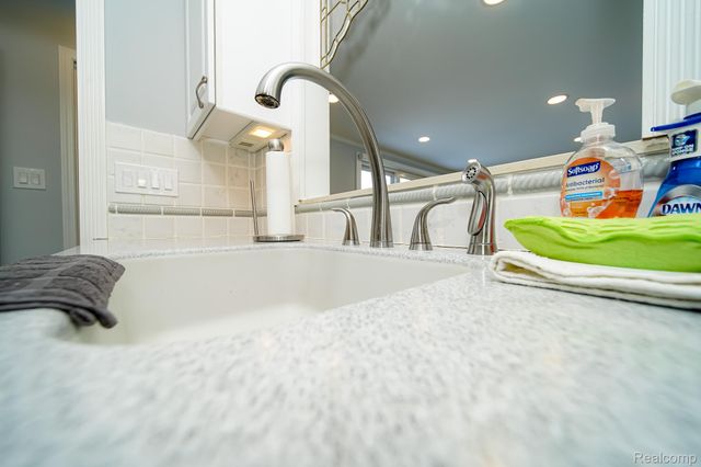 11191 Canterbury Drive, Warren, MI 48093