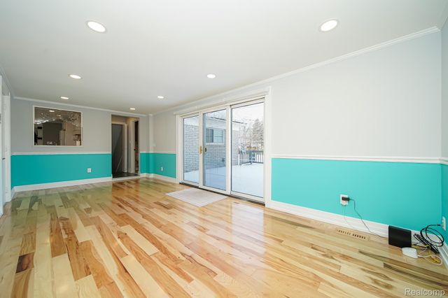 11191 Canterbury Drive, Warren, MI 48093