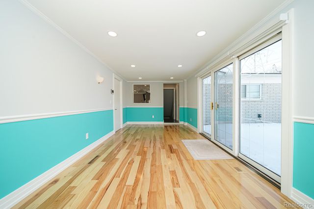 11191 Canterbury Drive, Warren, MI 48093