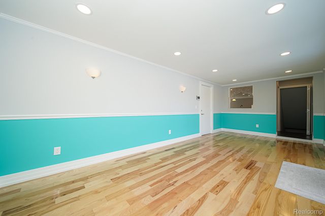 11191 Canterbury Drive, Warren, MI 48093