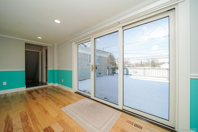 11191 Canterbury Drive, Warren, MI 48093