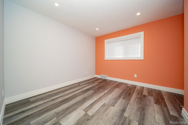 11191 Canterbury Drive, Warren, MI 48093