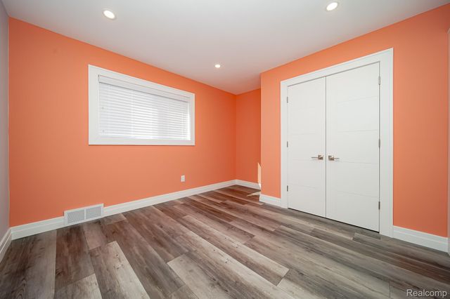 11191 Canterbury Drive, Warren, MI 48093