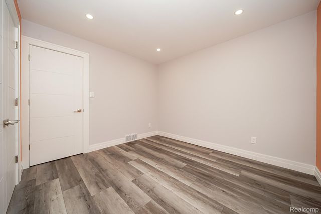 11191 Canterbury Drive, Warren, MI 48093