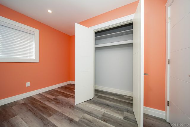 11191 Canterbury Drive, Warren, MI 48093