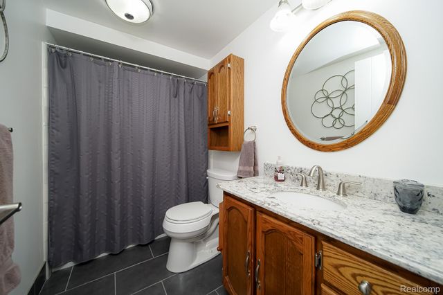 11191 Canterbury Drive, Warren, MI 48093