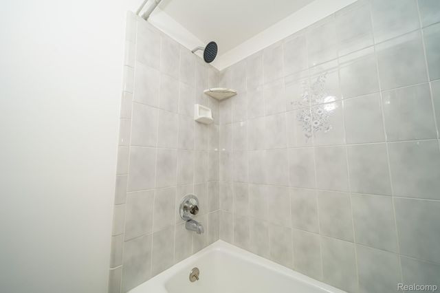 11191 Canterbury Drive, Warren, MI 48093