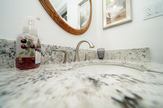 11191 Canterbury Drive, Warren, MI 48093