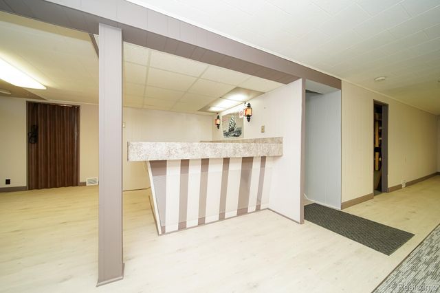 11191 Canterbury Drive, Warren, MI 48093