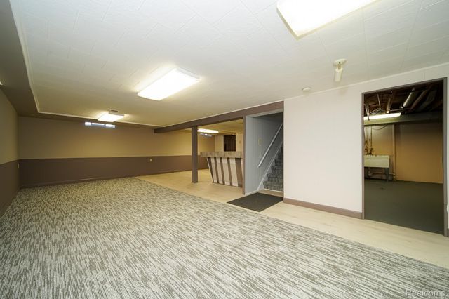 11191 Canterbury Drive, Warren, MI 48093