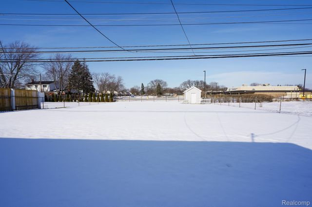 11191 Canterbury Drive, Warren, MI 48093