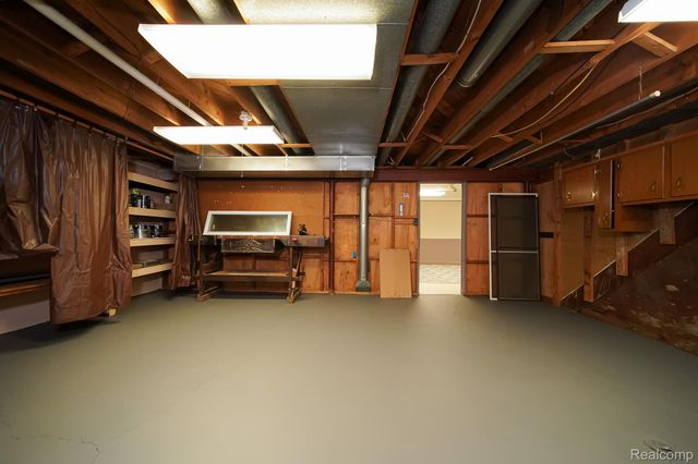 11191 Canterbury Drive, Warren, MI 48093