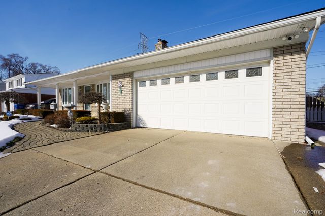 11191 Canterbury Drive, Warren, MI 48093