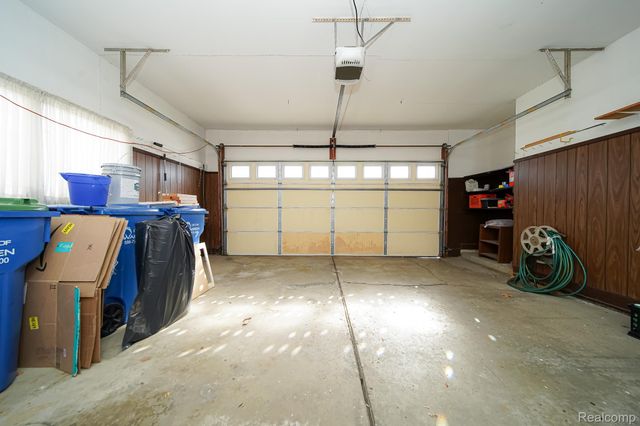 11191 Canterbury Drive, Warren, MI 48093