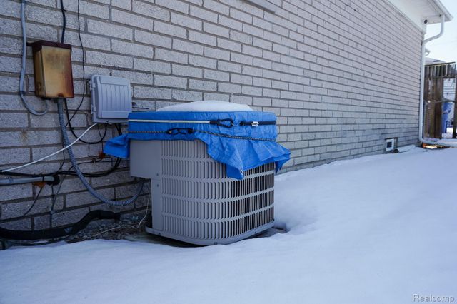 11191 Canterbury Drive, Warren, MI 48093