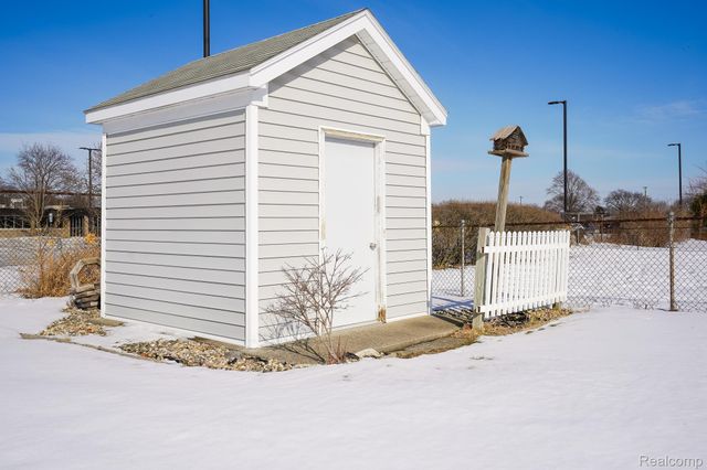 11191 Canterbury Drive, Warren, MI 48093