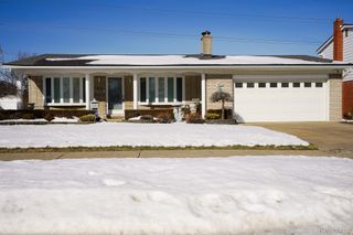 11191 Canterbury Drive, Warren, MI 48093