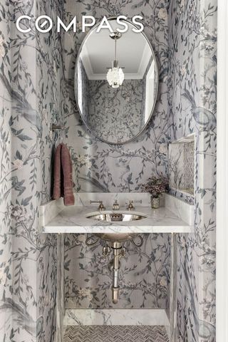 535 Park Avenue 8AB, New York City, NY 10065