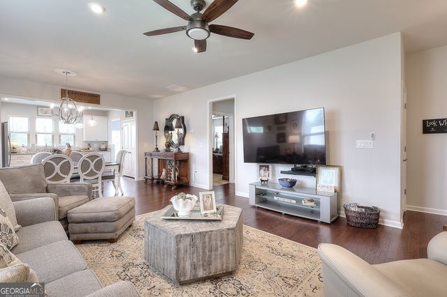 6022 Rollingwood Way, Hoschton, GA 30548