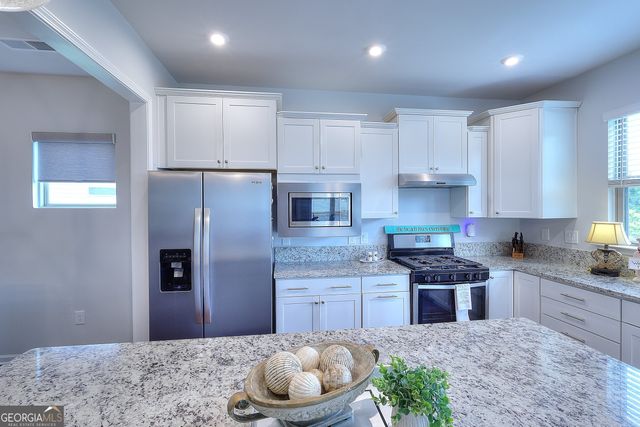 6022 Rollingwood Way, Hoschton, GA 30548