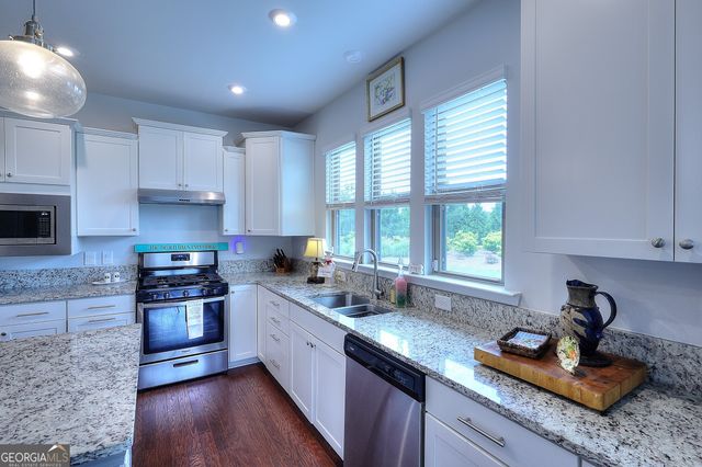 6022 Rollingwood Way, Hoschton, GA 30548